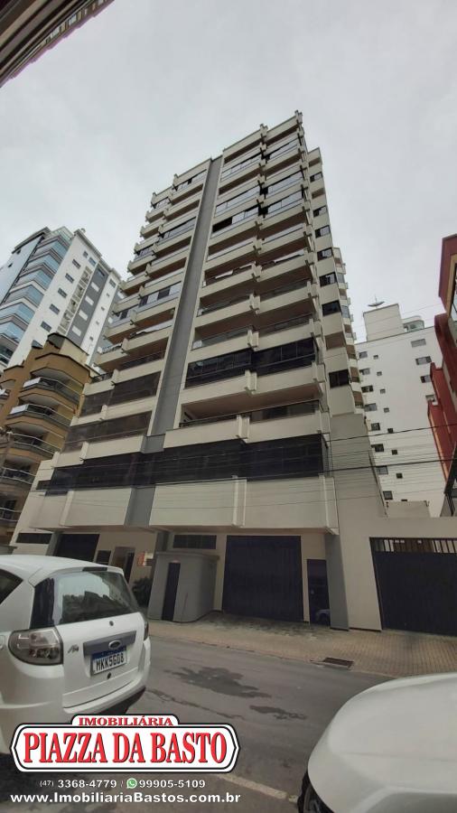 Apartamento 4 ou + dormitórios para Temporada em Itapema / SC no bairro Meia Praia